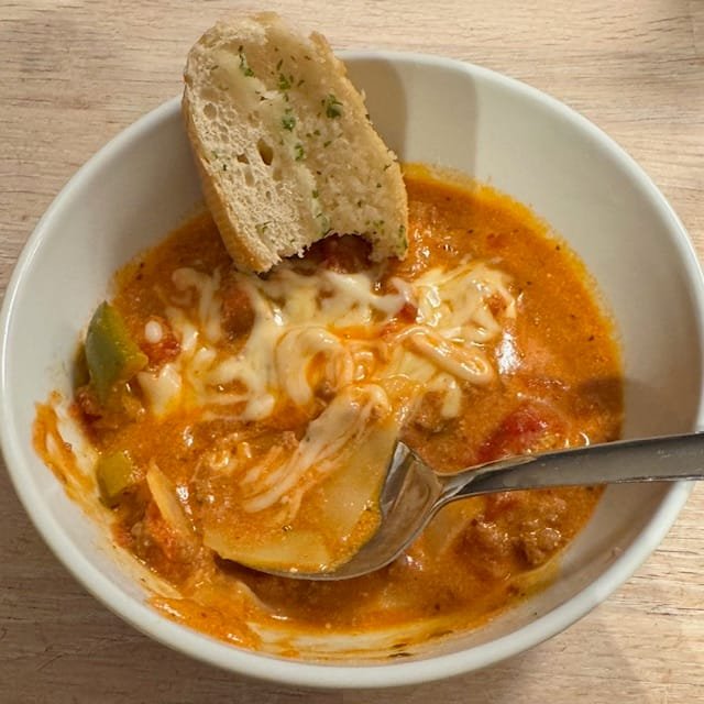 Lasagne-suppe - Chef Yatzy Lasagne-suppe. En deilig varmende og mettende middagsrett til hverdag eller helg.